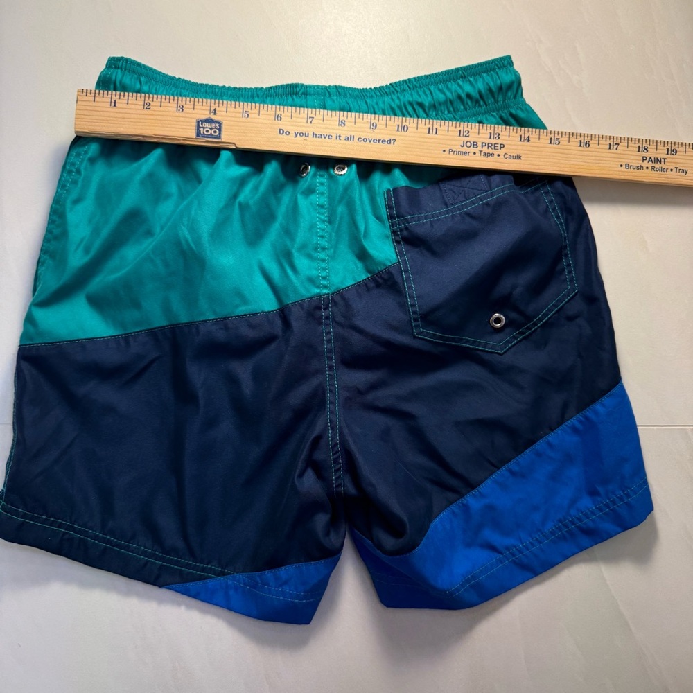 Lands’ End Men’s Colorblock‎ Swim Trunks
Size S (28–30) - Picture 7 of 9
